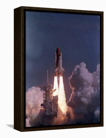 Space Shuttle Discovery Lifts Off-null-Framed Premier Image Canvas