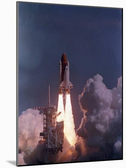 Space Shuttle Discovery Lifts Off-null-Mounted Photographic Print