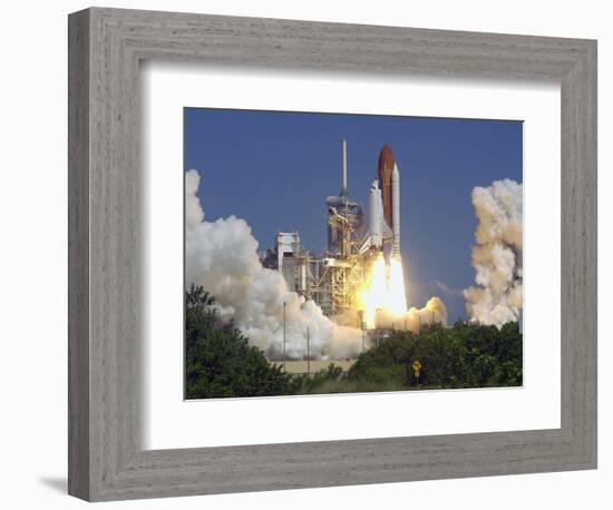 Space Shuttle Discovery-Paul Kizzle-Framed Photographic Print