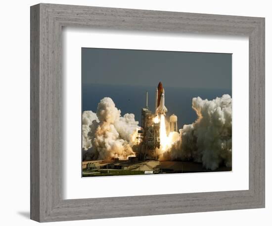 Space Shuttle-John Raoux-Framed Photographic Print