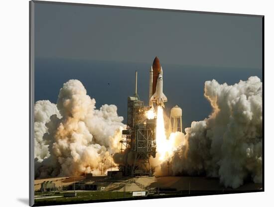 Space Shuttle-John Raoux-Mounted Photographic Print