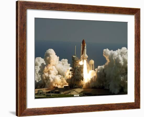 Space Shuttle-John Raoux-Framed Photographic Print