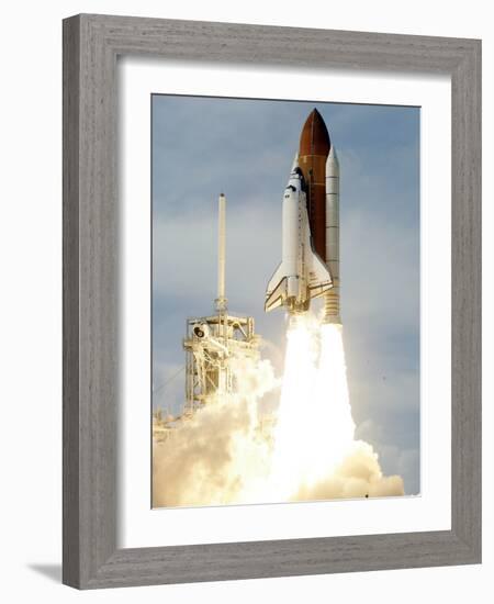 Space Shuttle-John Raoux-Framed Photographic Print