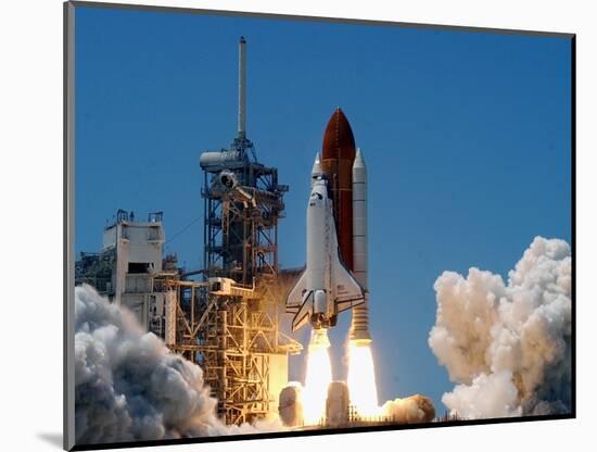 Space Shuttle-John Raoux-Mounted Photographic Print