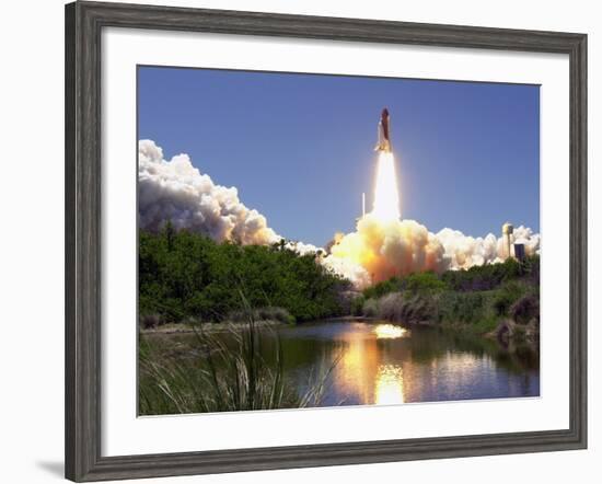 Space Shuttle-John Raoux-Framed Photographic Print