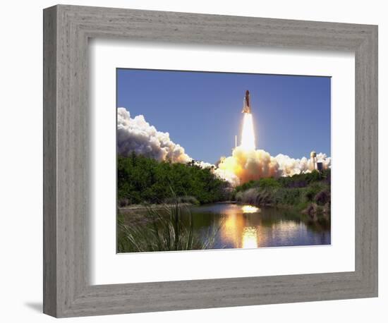 Space Shuttle-John Raoux-Framed Photographic Print