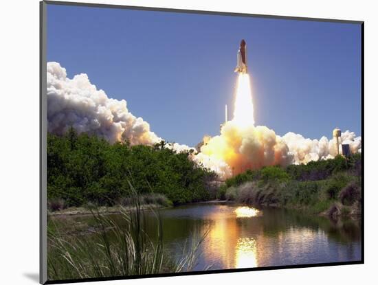 Space Shuttle-John Raoux-Mounted Photographic Print