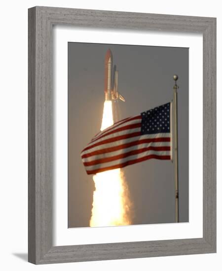 Space Shuttle-Paul Kizzle-Framed Photographic Print