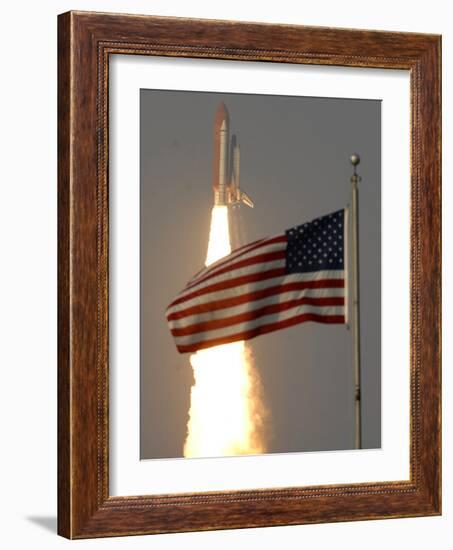 Space Shuttle-Paul Kizzle-Framed Photographic Print