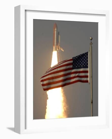 Space Shuttle-Paul Kizzle-Framed Photographic Print