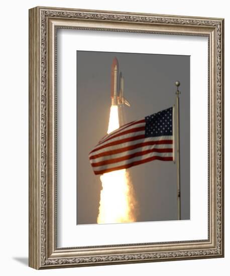 Space Shuttle-Paul Kizzle-Framed Photographic Print