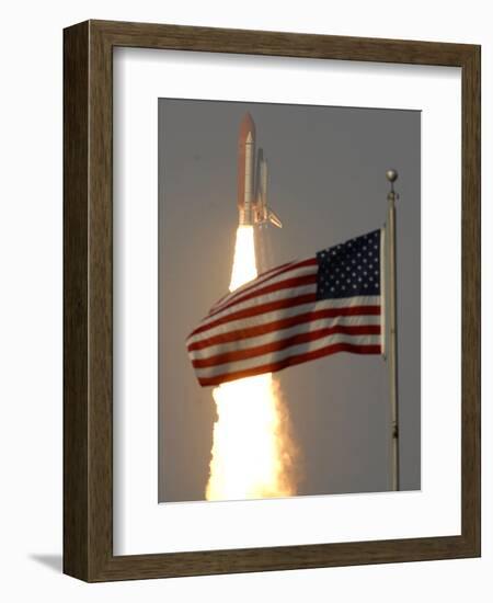 Space Shuttle-Paul Kizzle-Framed Photographic Print