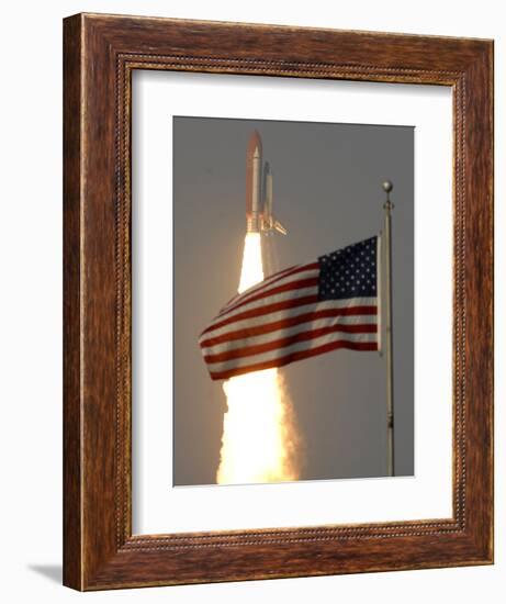 Space Shuttle-Paul Kizzle-Framed Photographic Print