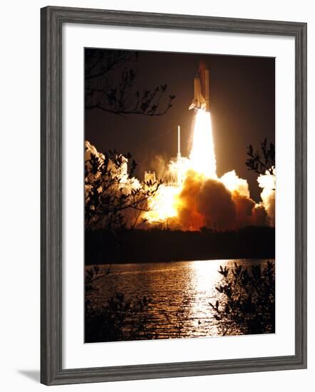 Space Shuttle-John Raoux-Framed Photographic Print