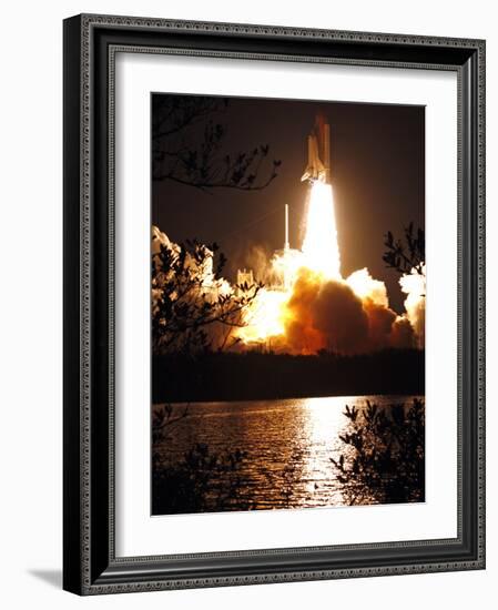 Space Shuttle-John Raoux-Framed Photographic Print