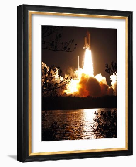 Space Shuttle-John Raoux-Framed Photographic Print