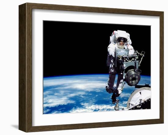 Space Walk-Detlev Van Ravenswaay-Framed Photographic Print