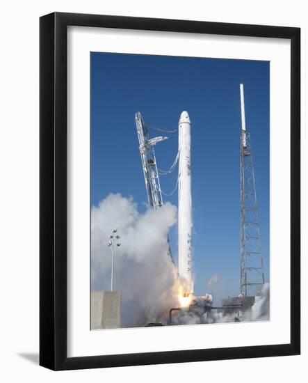 Spacex?S Falcon 9 Rocket and Dragon Spacecraft Lift Off from Cape Canaveral Air Force Station-null-Framed Photo