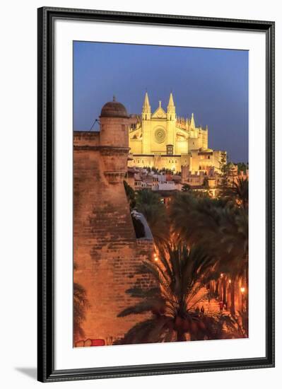 Spain, Balearic Islands, Mallorca, Palma de Mallorca. La Seu, Gothic Cathedral.-Emily Wilson-Framed Premium Photographic Print