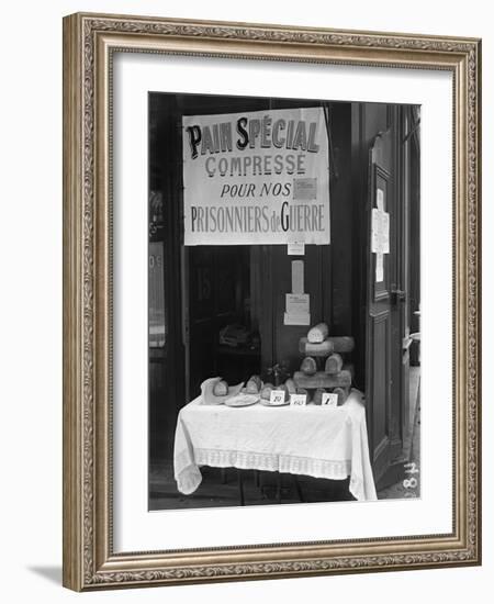 'Special Squashed Bread for Our Prisoners of War', Paris, 1915-Jacques Moreau-Framed Photographic Print