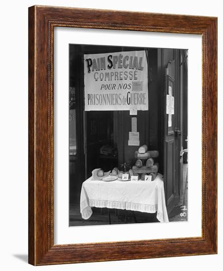 'Special Squashed Bread for Our Prisoners of War', Paris, 1915-Jacques Moreau-Framed Photographic Print