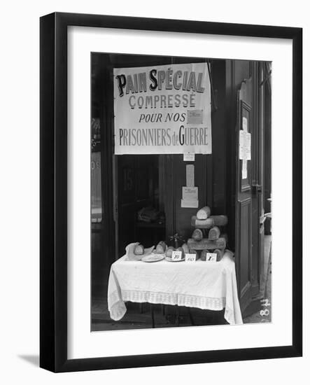 'Special Squashed Bread for Our Prisoners of War', Paris, 1915-Jacques Moreau-Framed Photographic Print