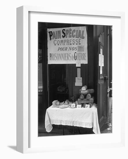 'Special Squashed Bread for Our Prisoners of War', Paris, 1915-Jacques Moreau-Framed Photographic Print