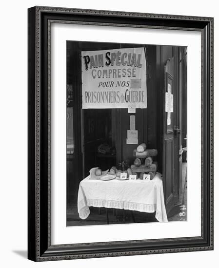 'Special Squashed Bread for Our Prisoners of War', Paris, 1915-Jacques Moreau-Framed Photographic Print