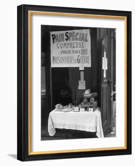 'Special Squashed Bread for Our Prisoners of War', Paris, 1915-Jacques Moreau-Framed Photographic Print