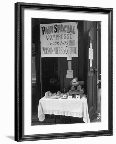 'Special Squashed Bread for Our Prisoners of War', Paris, 1915-Jacques Moreau-Framed Photographic Print