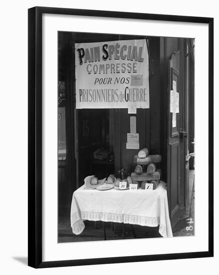 'Special Squashed Bread for Our Prisoners of War', Paris, 1915-Jacques Moreau-Framed Photographic Print