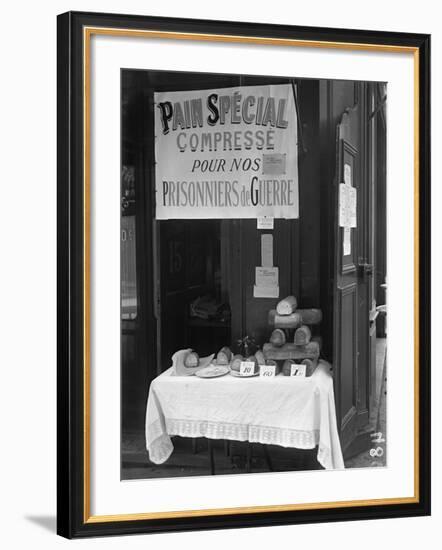 'Special Squashed Bread for Our Prisoners of War', Paris, 1915-Jacques Moreau-Framed Photographic Print