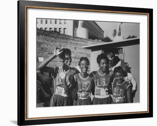 Sprinter Wilma Rudolph at the Olympics, W. Team Mates-null-Framed Premium Photographic Print