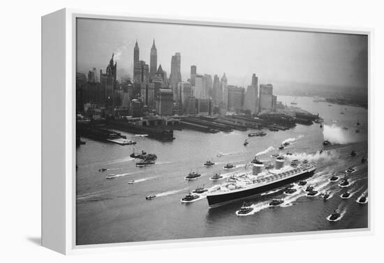 SS United States Arrives in Manhattan-null-Framed Premier Image Canvas