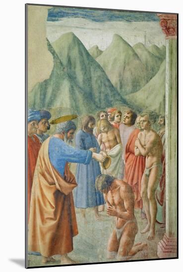 St. Peter Baptising the Neophytes, circa 1427-Tommaso Masaccio-Mounted Giclee Print