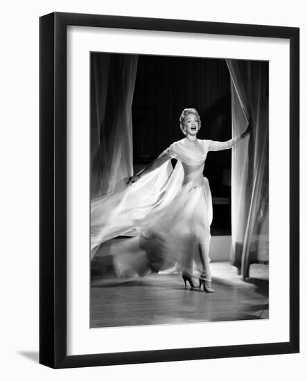 STAGE FRAIGHT, 1950 directed by ALFRED HITCHCOCK Marlene Dietrich (b/w photo)-null-Framed Photo