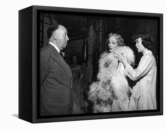 STAGE FRIGHT, 1950 directed by ALFRED HITCHCOCK On the set, Alfred Hitchcock, Marlene Dietrich and -null-Framed Stretched Canvas