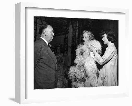 STAGE FRIGHT, 1950 directed by ALFRED HITCHCOCK On the set, Alfred Hitchcock, Marlene Dietrich and -null-Framed Photo