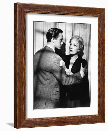STAGE FRIGHT, 1950 directed by ALFRED HITCHCOCK Richard Todd / Marlen Dietrich (b/w photo)-null-Framed Photo