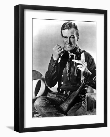 STAGECOACH, 1939 directed by JOHN FORD John Wayne (b/w photo)-null-Framed Photo