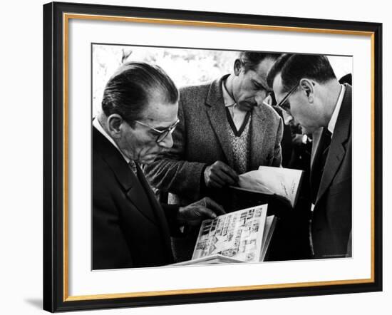 Stamp Collectors Trading Stamps on the Avenue Matignon-Alfred Eisenstaedt-Framed Photographic Print