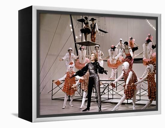 STAR !, 1968 directed by ROBERT WISE Julie Andrews (photo)-null-Framed Stretched Canvas