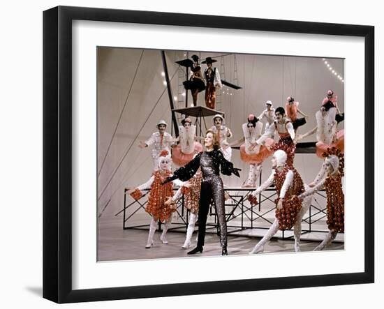 STAR !, 1968 directed by ROBERT WISE Julie Andrews (photo)-null-Framed Photo