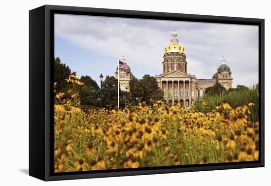 State Capitol Building in Des Moines-benkrut-Framed Premier Image Canvas