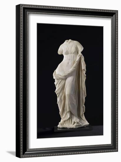 Statue d'Aphrodite à la tortue-null-Framed Giclee Print