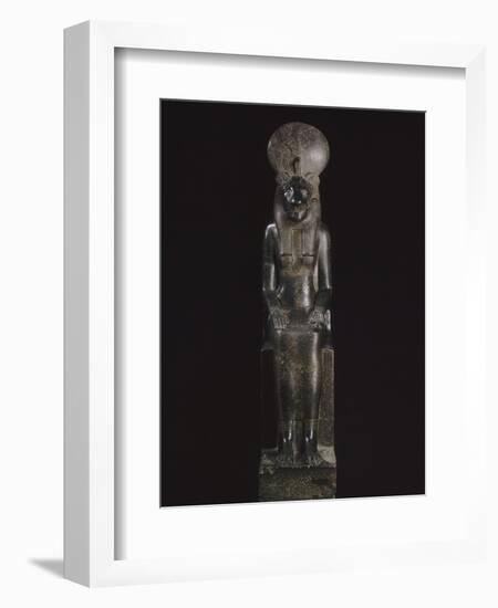 Statue de Sekhmet, déesse à tête de lionne-null-Framed Giclee Print