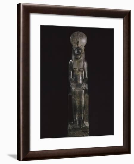 Statue de Sekhmet, déesse à tête de lionne-null-Framed Giclee Print