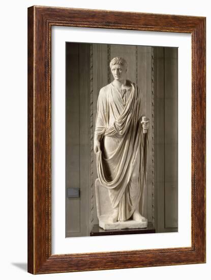 Statue masculine drapée. L'empereur Auguste (27 av J.-C.-14 ap J.-C.). Le portrait reflète-null-Framed Giclee Print
