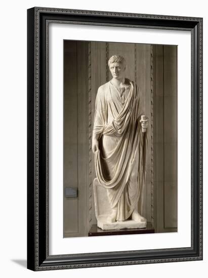 Statue masculine drapée. L'empereur Auguste (27 av J.-C.-14 ap J.-C.). Le portrait reflète-null-Framed Giclee Print