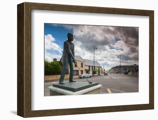 Statue of a golfing US President Bill Clinton who visited the local golf course in 1998, Ballybu...-null-Framed Photographic Print